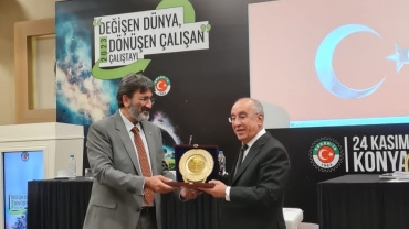 Üniversitemiz Hukuk Fakültesi Dekan V. Türkiye Gıda ve Şeker Sanayi İşçileri Sendikası Çalıştayı'na Katılmıştır.